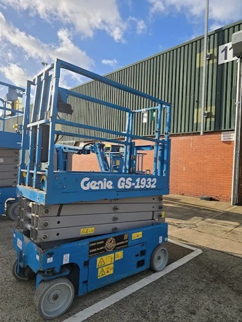 Blue Genie GS-1932 scissor lift in depot yard