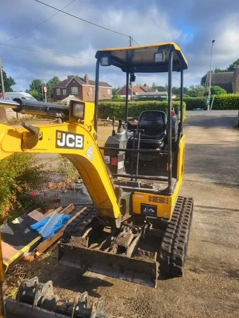 JCB 16C-1 Mini Excavator image 1