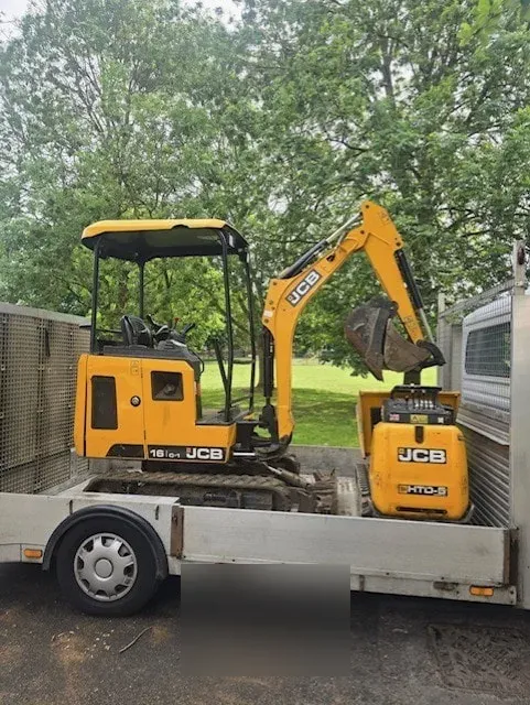 JCB 16C-1 Mini Excavator image 3