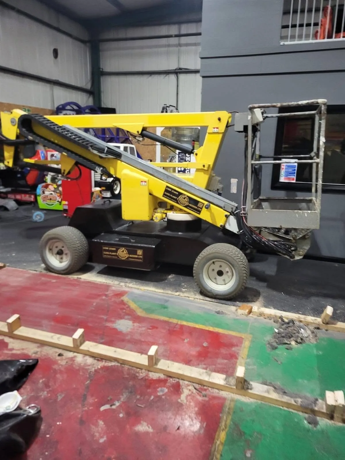 Nifty HR12 Boom Lift image 1